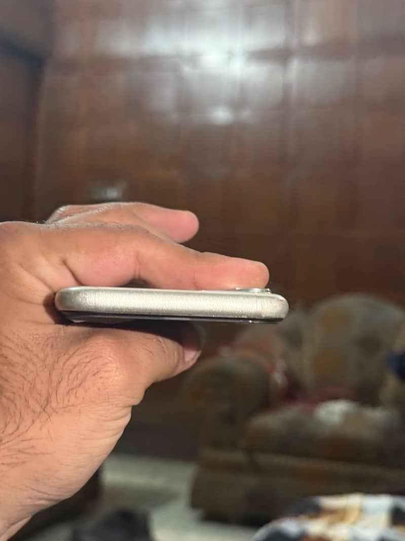 Apple iPhone 11 4
