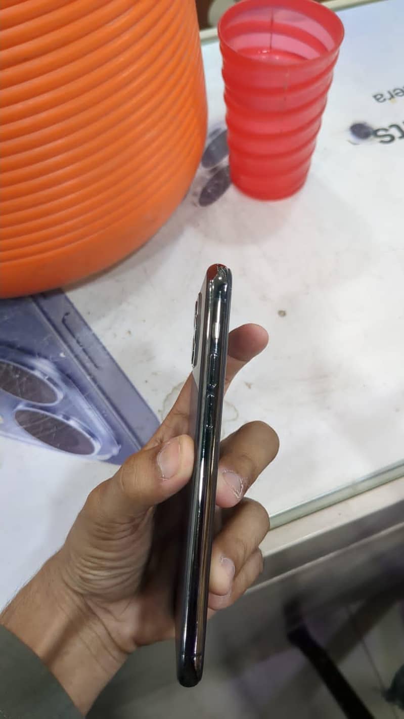 Apple iPhone 11 Pro 1