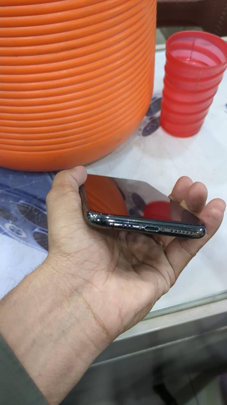 Apple iPhone 11 Pro 2