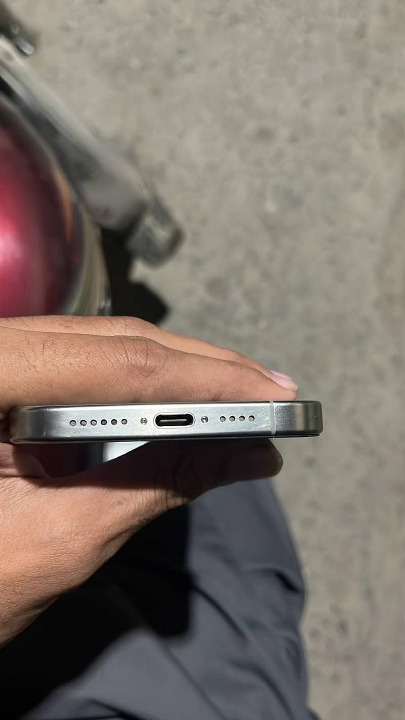 Apple iPhone 15 Pro Max 1