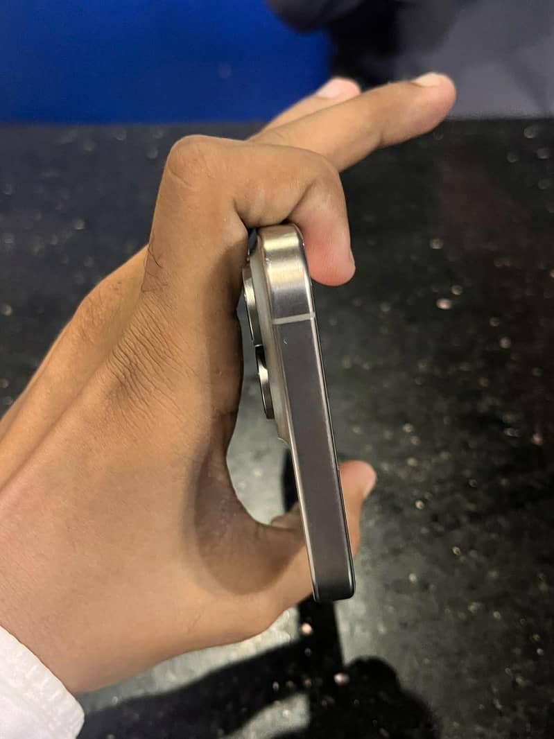Apple iPhone 15 Pro Max 2