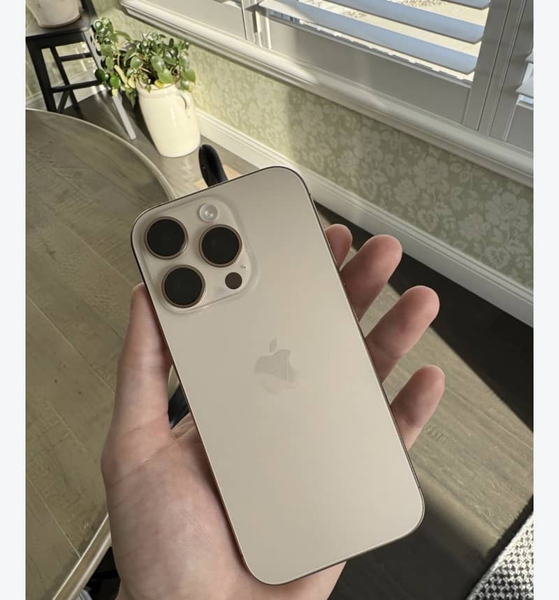 Apple iPhone 16 Pro 0