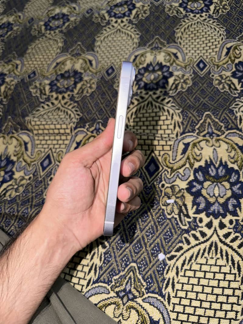 Apple iPhone 14 jv 1