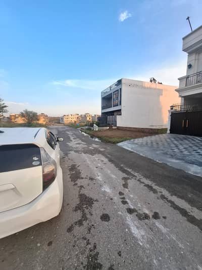 Investor Price Plot For Sale in Jinnah Garden Street 225B