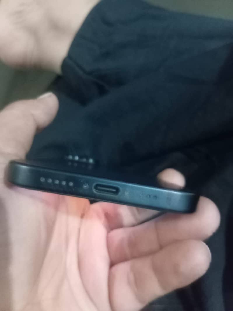 Apple iPhone 15 4