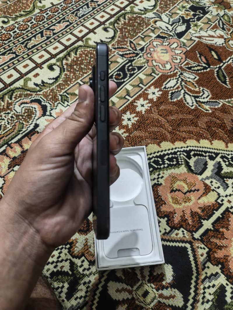 Apple iPhone 15 Pro 2