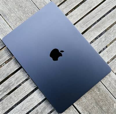 Apple Macbook Air M2 (15") in Brand New Condition
