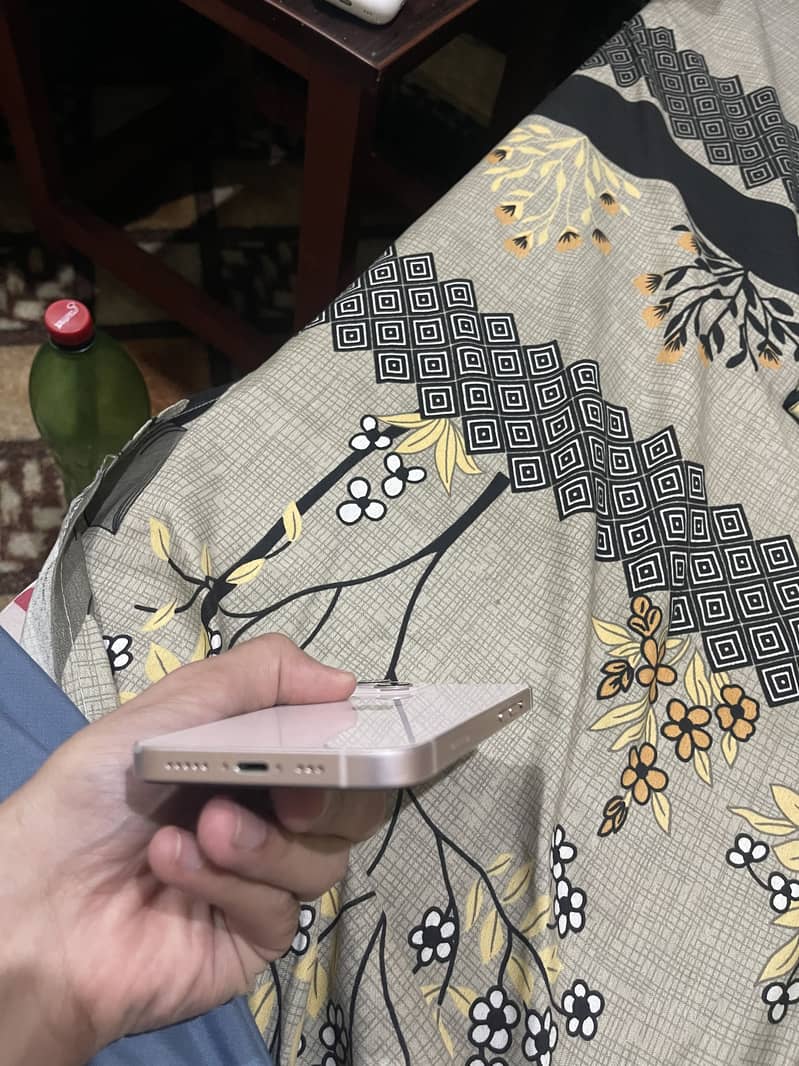 Apple iPhone 13 2