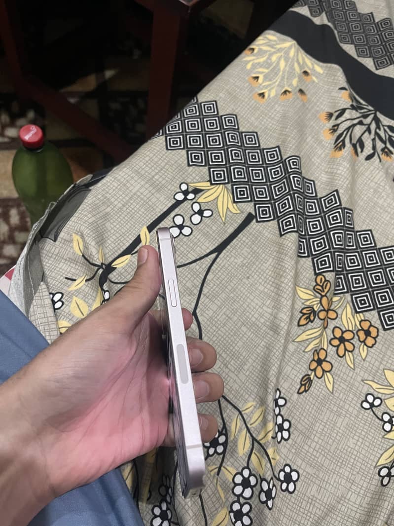 Apple iPhone 13 4