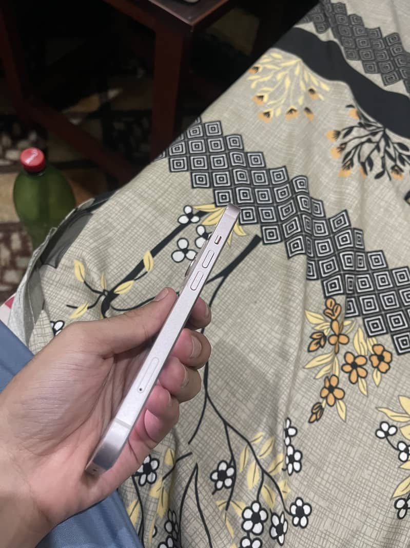 Apple iPhone 13 7