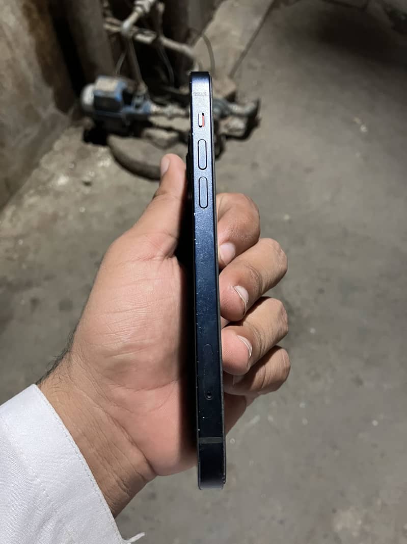 Apple iPhone 12 3