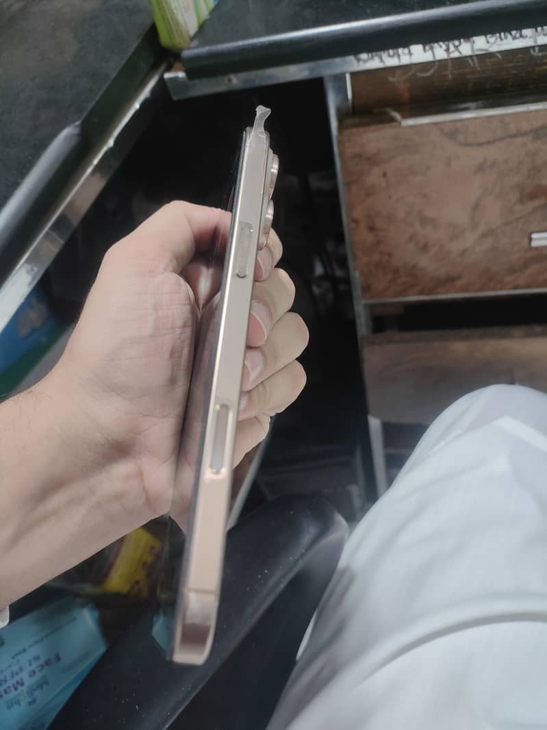 Apple iPhone 16 Pro Max jv 3