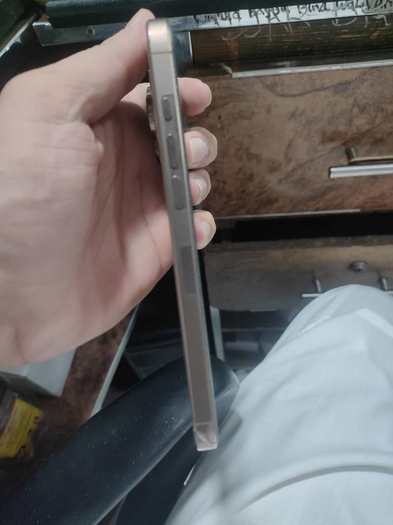 Apple iPhone 16 Pro Max jv 4