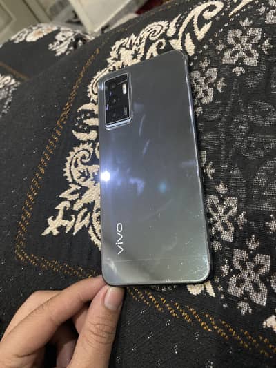 vivo V23e 8gb 128gb 10by9 condison halka sa shade hai only mbile hai
