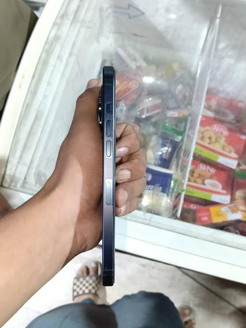 Apple iPhone 15 Pro Max 0