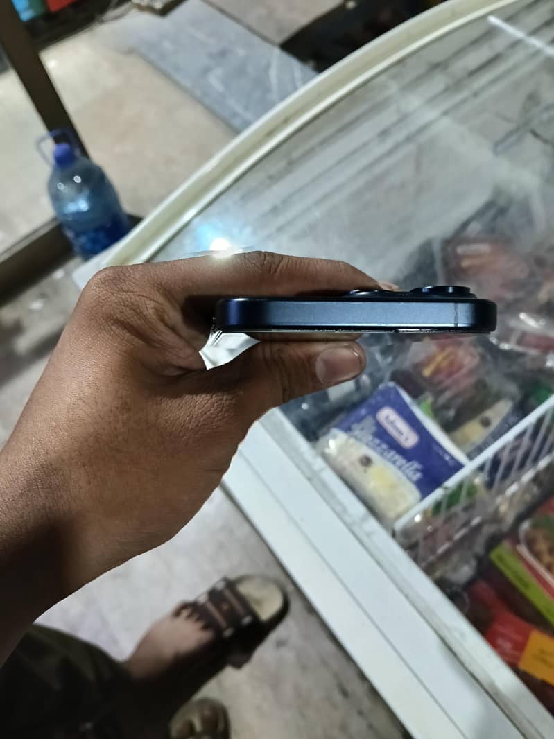 Apple iPhone 15 Pro Max 4