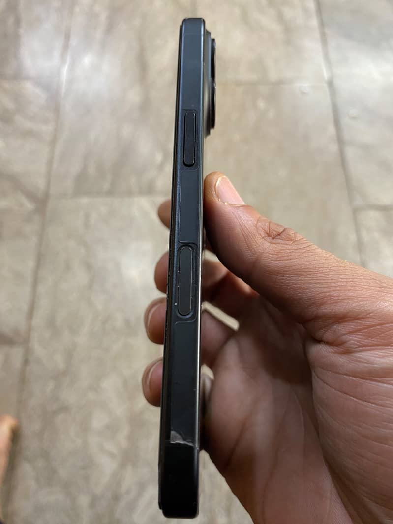 Apple iPhone 16 0