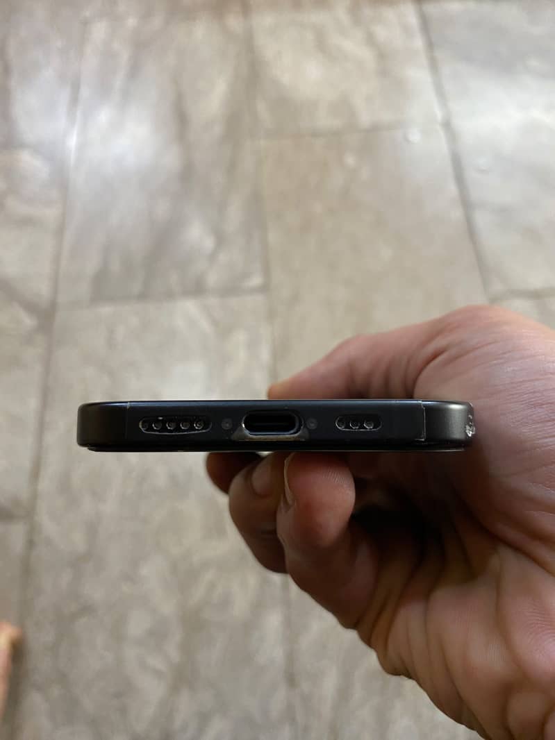 Apple iPhone 16 3