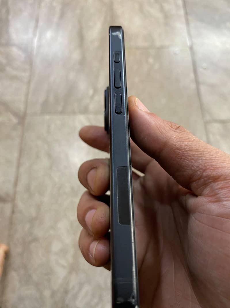 Apple iPhone 16 4