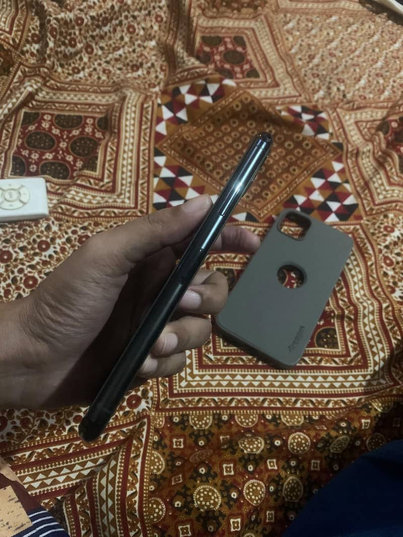 Iphone 11 pro max 4