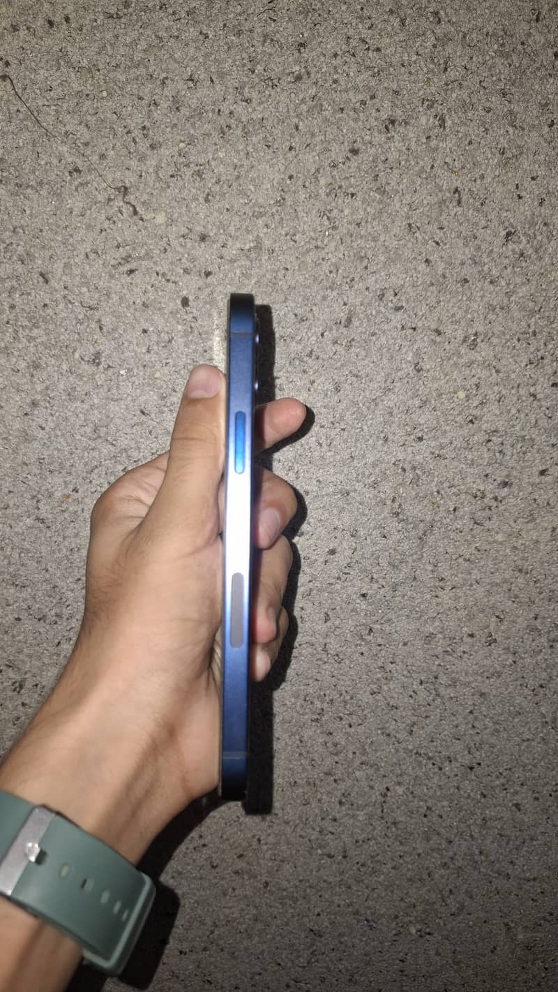 Apple iPhone 12 2