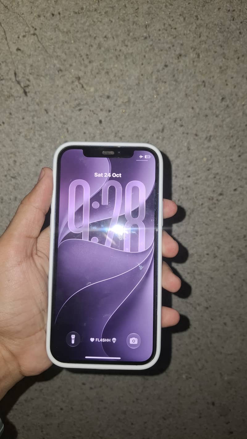 Apple iPhone 12 4