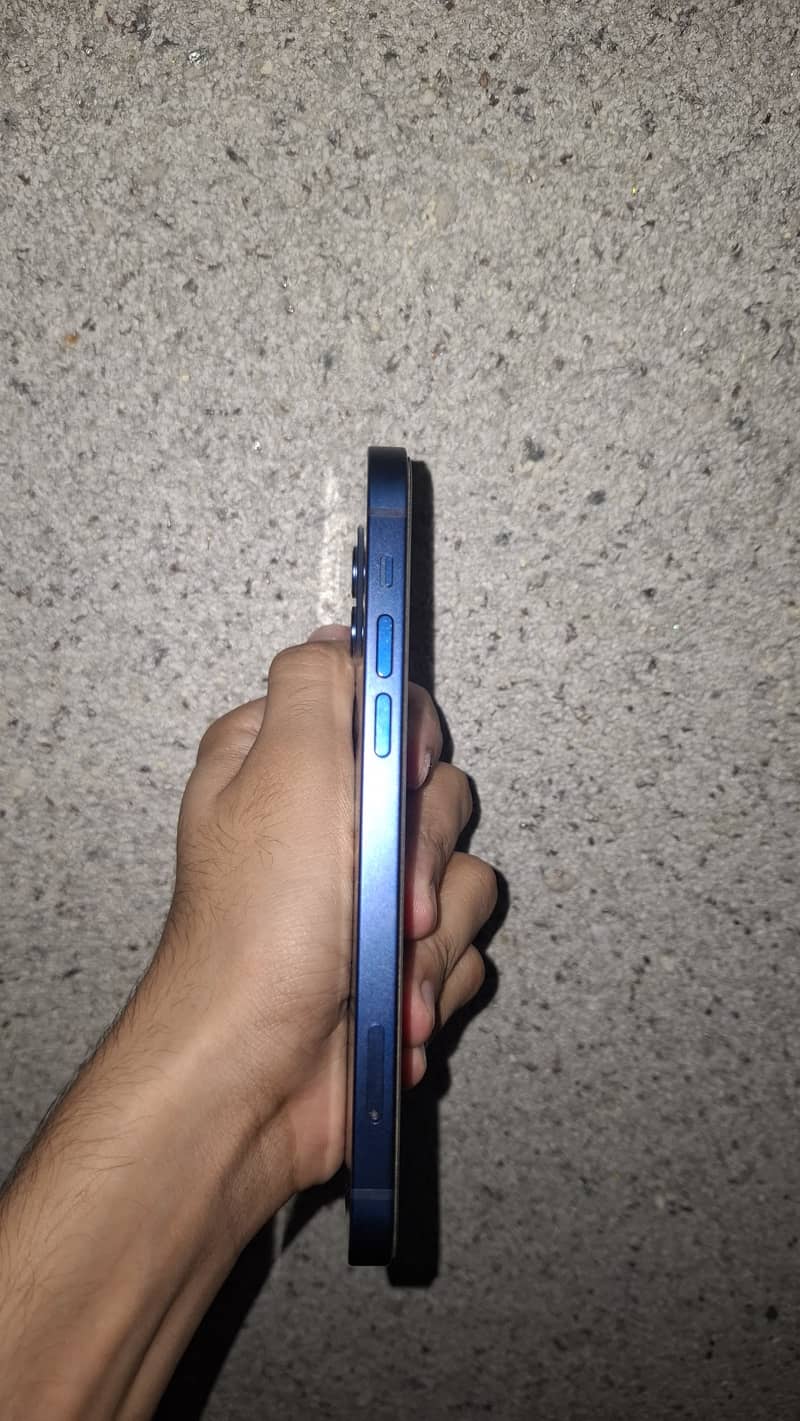 Apple iPhone 12 6