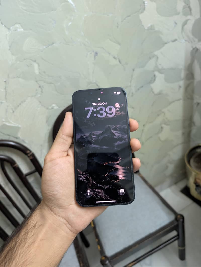 Apple iPhone 13 4