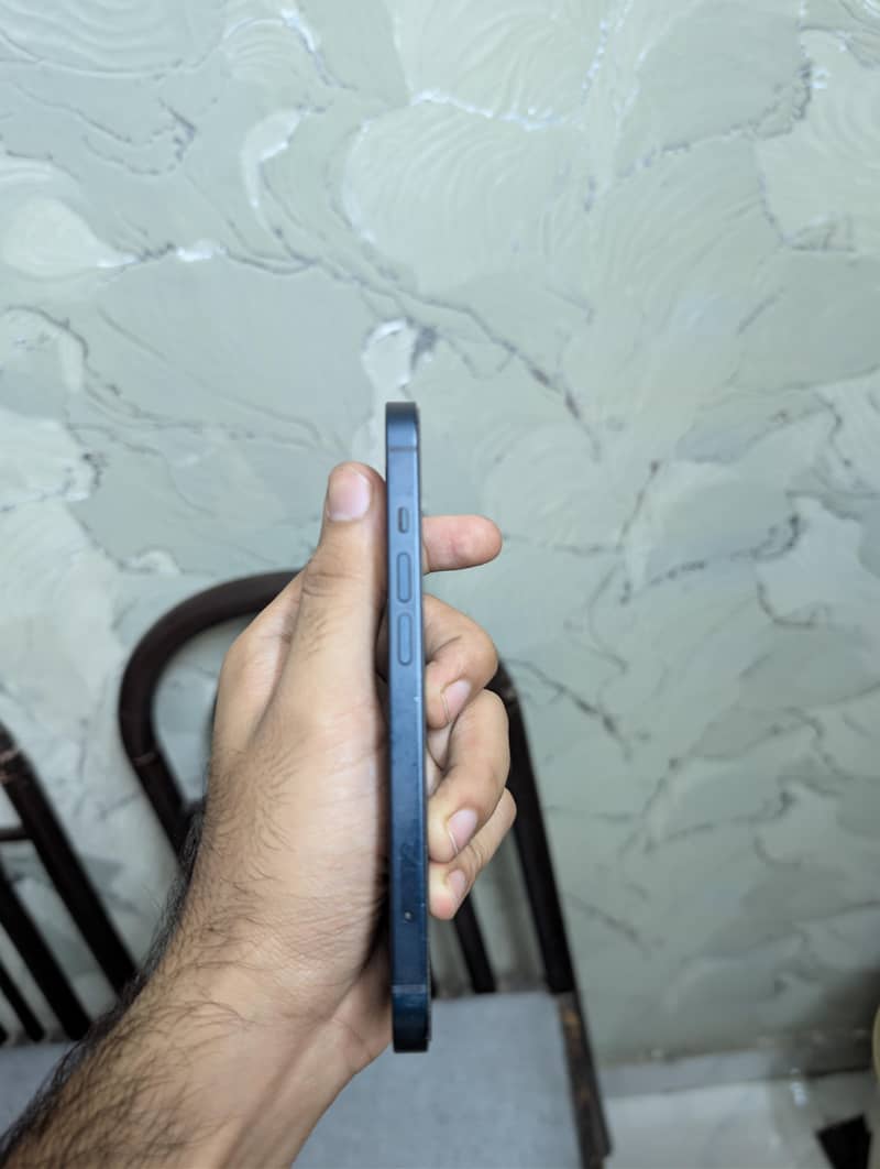 Apple iPhone 13 6