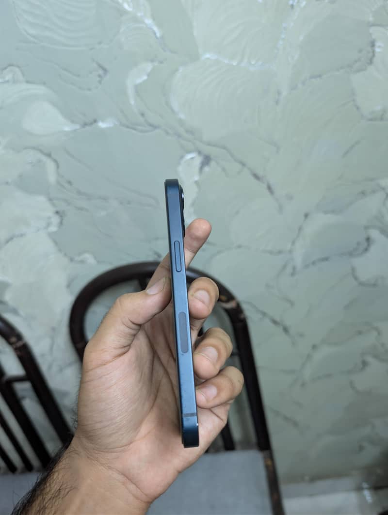 Apple iPhone 13 8