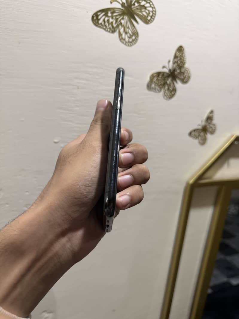 Apple iPhone 11 Pro 4