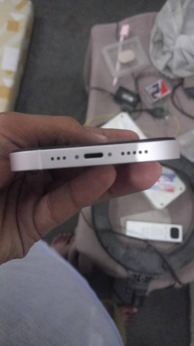 Apple iPhone 13 2