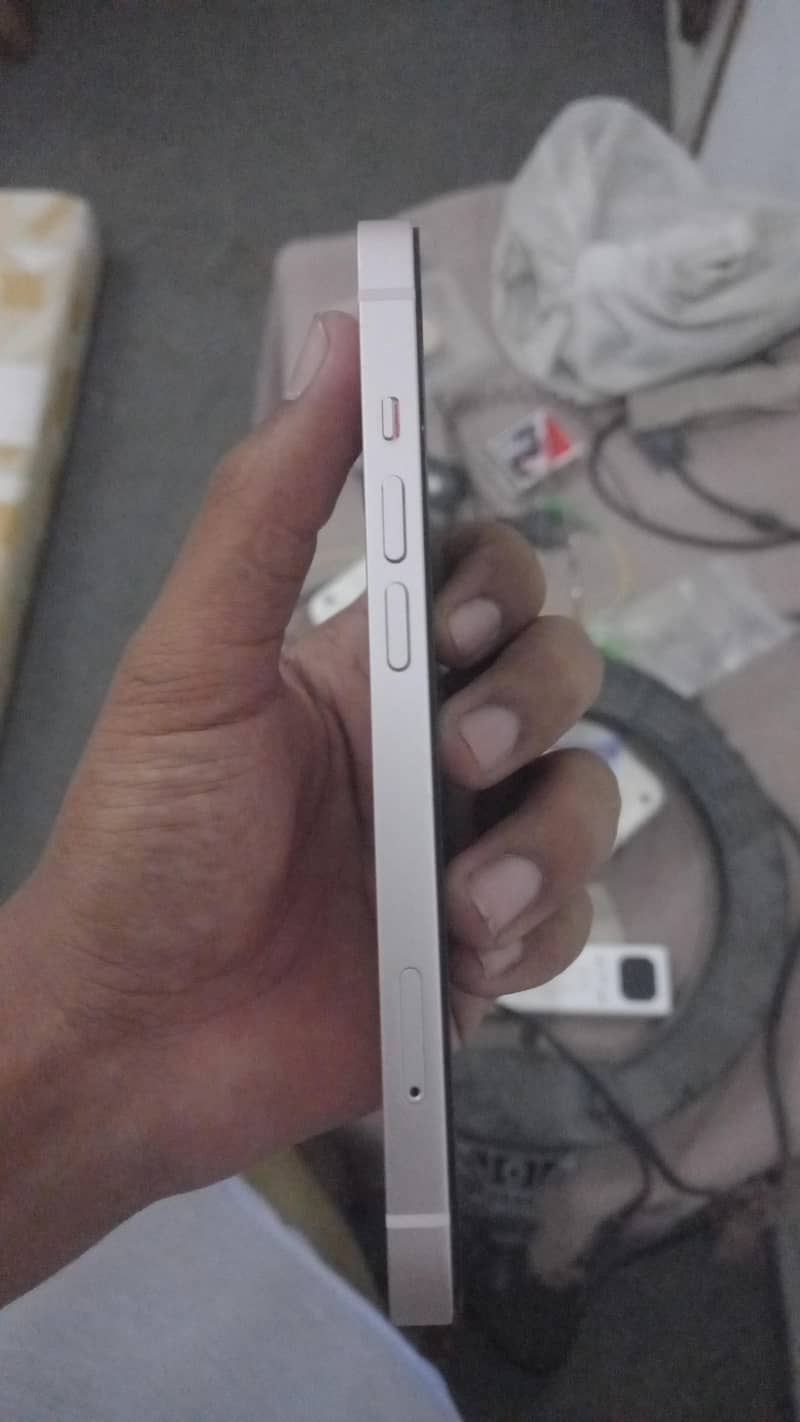 Apple iPhone 13 4