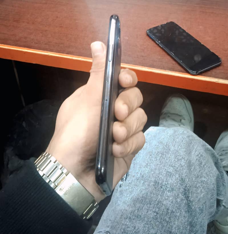Apple iPhone 11 Pro 1