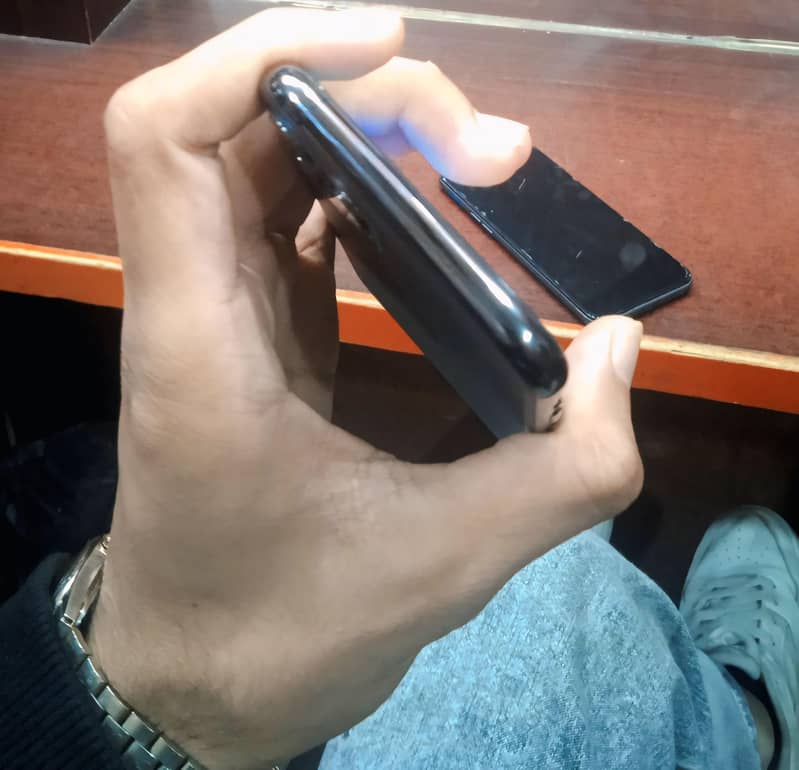 Apple iPhone 11 Pro 2