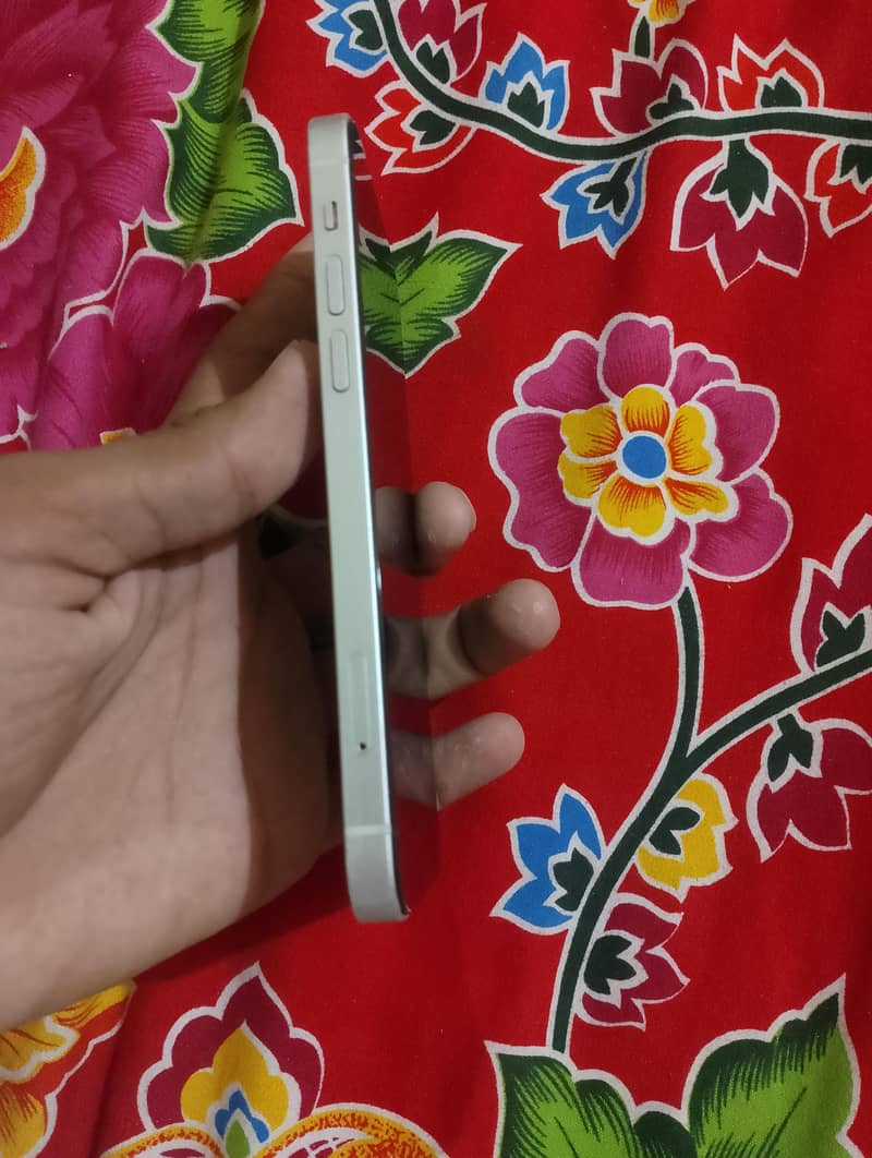 Apple iPhone 12 3