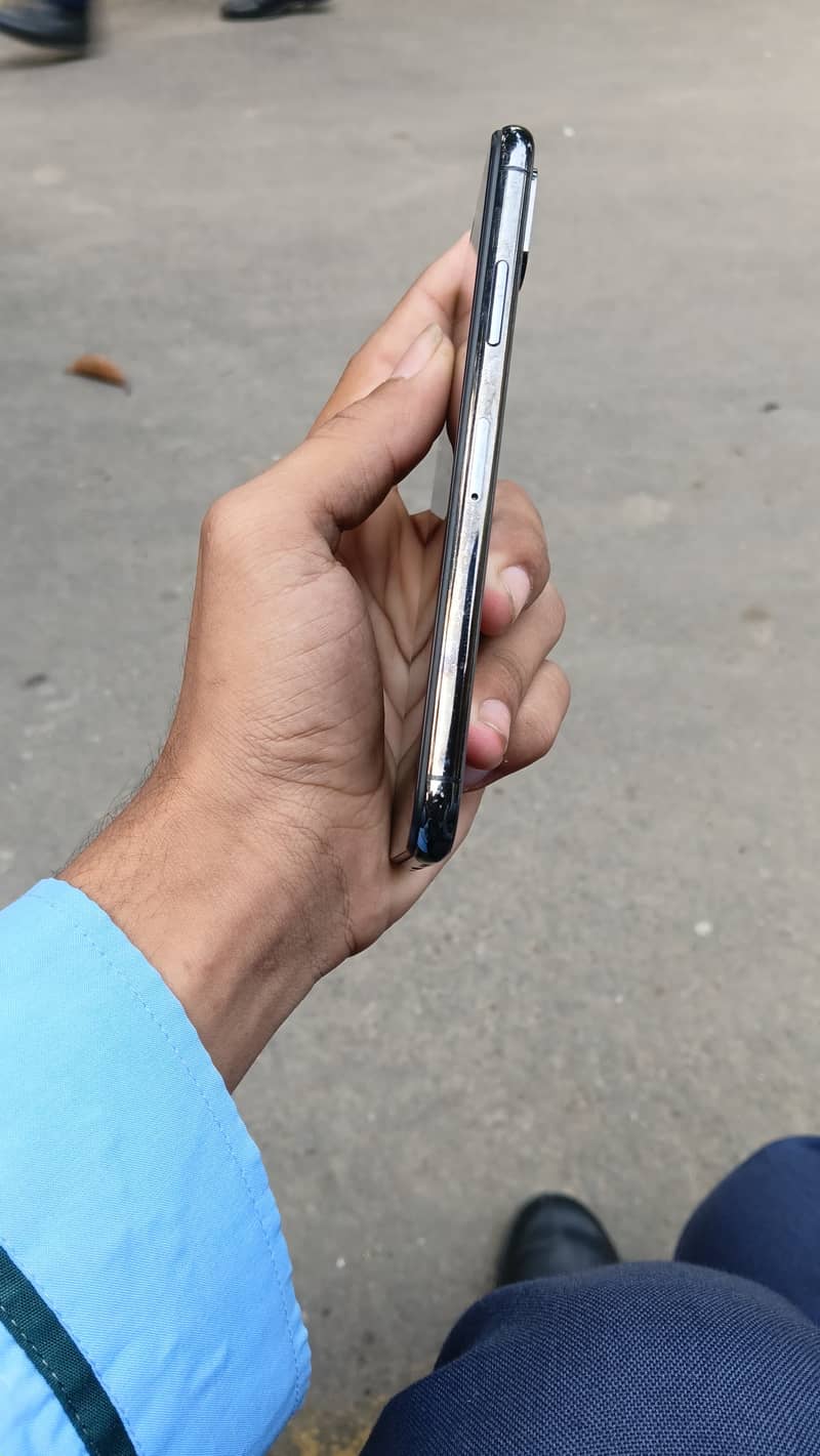 Apple iPhone XS 1