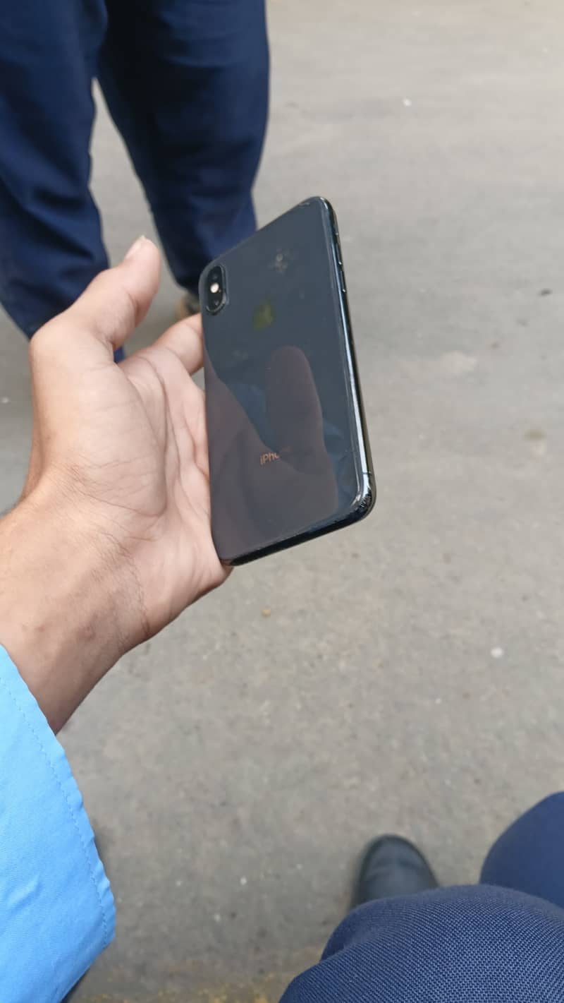 Apple iPhone XS 3