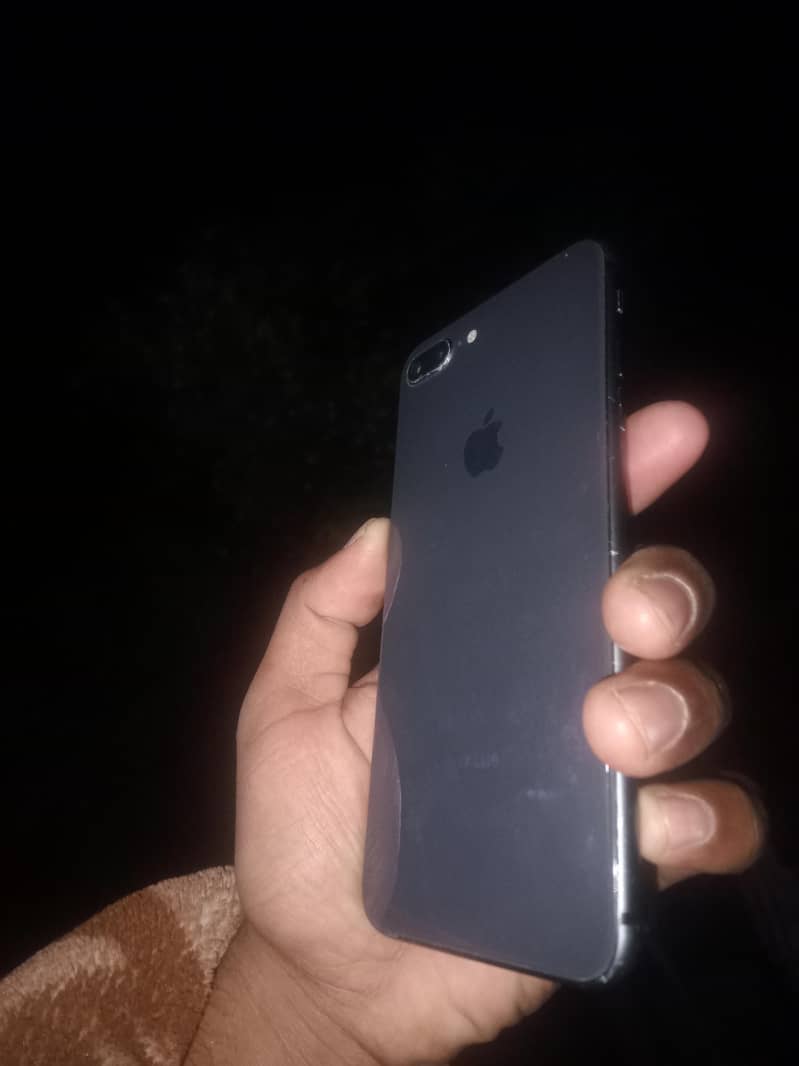 Apple iPhone 8 Plus 1