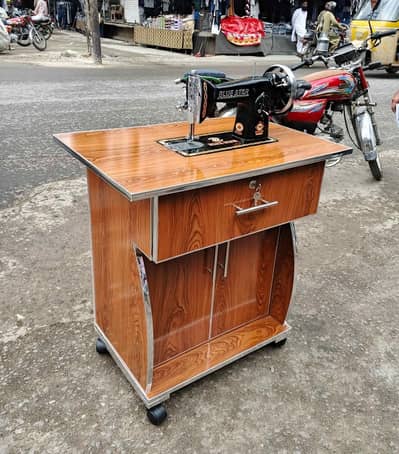 New sewing machine / Table /0316,5004723