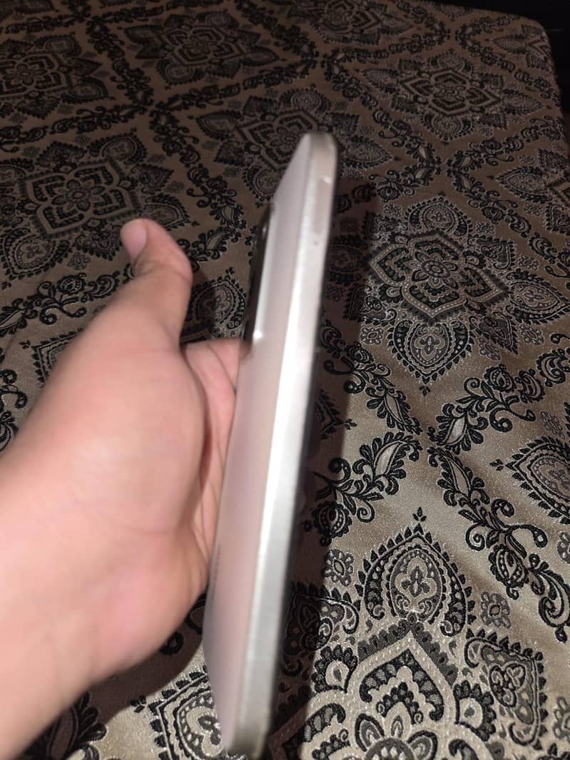 Realme C100 4