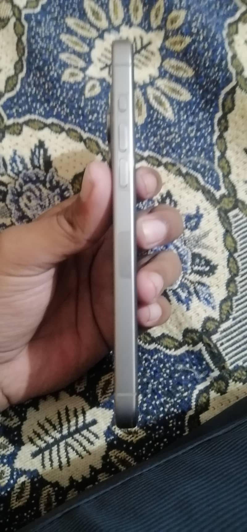 Apple iPhone 15 Pro Max 4