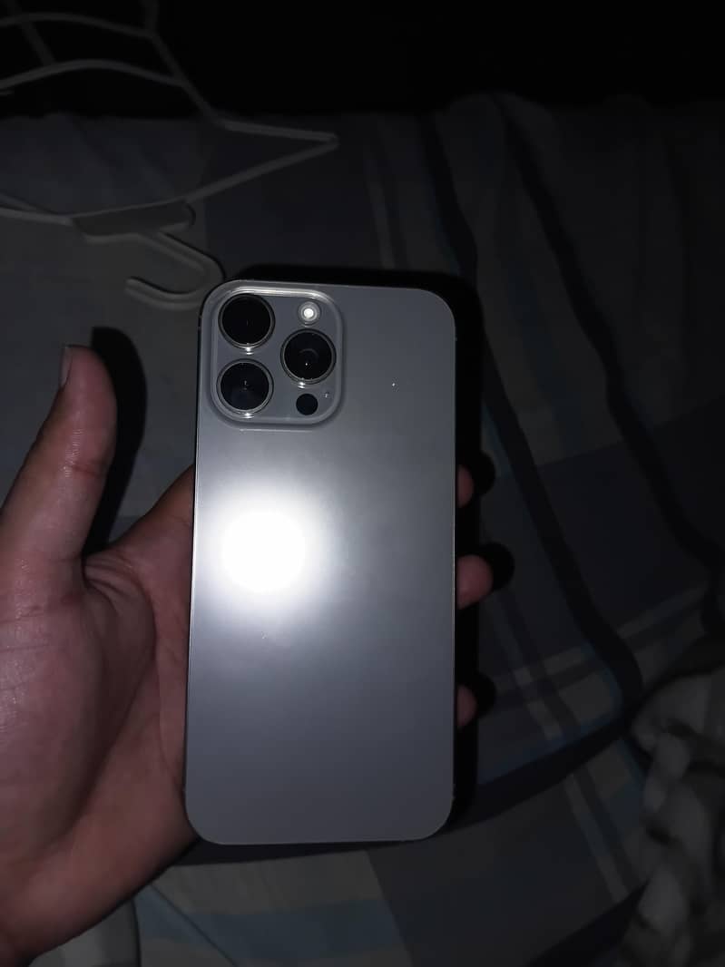 Apple iPhone 16 Pro Max 1
