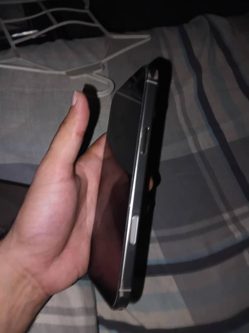 Apple iPhone 16 Pro Max 3