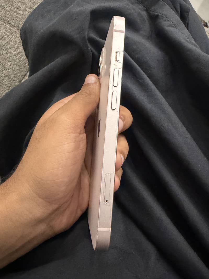 Apple iPhone 13 2