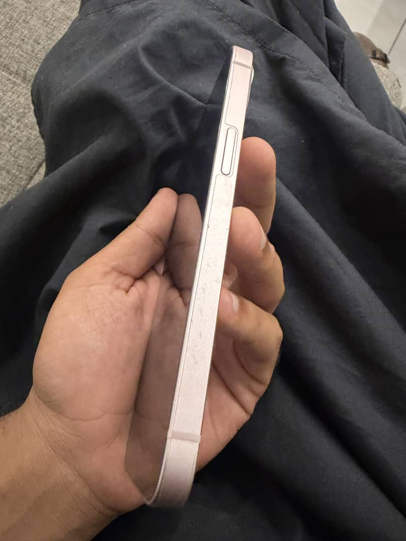 Apple iPhone 13 5