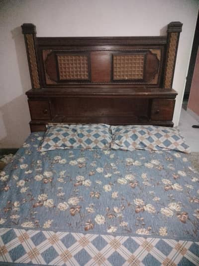 double bed 6"5 with mattress need polish tequired