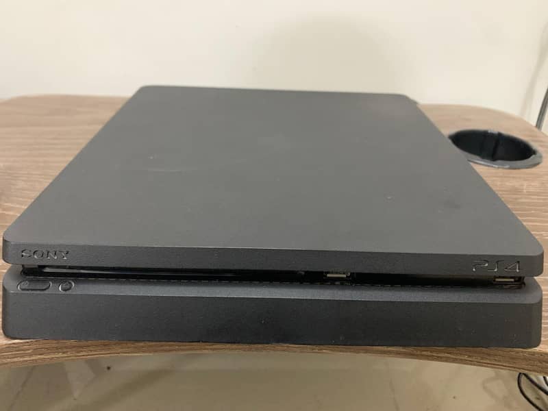Playstation 4 slim 8