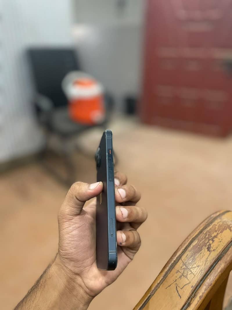 Apple iPhone 13 2