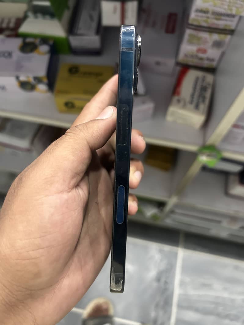 Apple iPhone 13 2